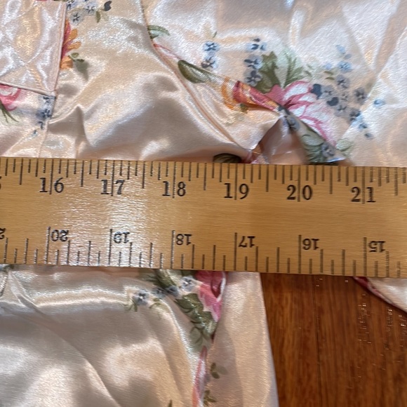 Rosa’s Closet Women Pajama Set Size Medium Pink Floral top solid pants Buttons - Picture 8 of 13